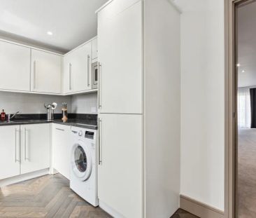 3 bedroom flat in London - Photo 6