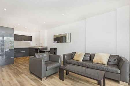 2 bedroom flat to rent - Photo 2