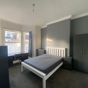 Room in a Shared House, Chester Road, CV1 - Photo 2