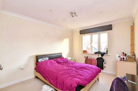 Earles Gardens, Norwich, NR4 - Photo 2