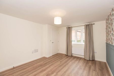 3 bedroom semi-detached house to rent - Photo 5