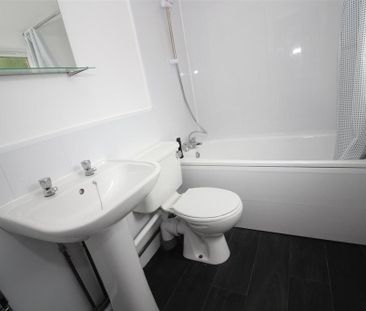 1 bedroom in a house share to rent - Photo 6