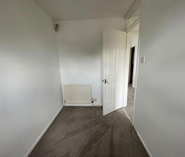 2 bedroom semi-detached house to rent - Photo 4