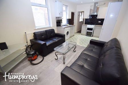 6 bedroom terraced house to rent - Photo 2
