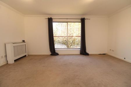 3 bedroom flat to rent - Photo 5