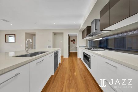31 Raglan Circuit, Point Cook VIC 3030 - Photo 5
