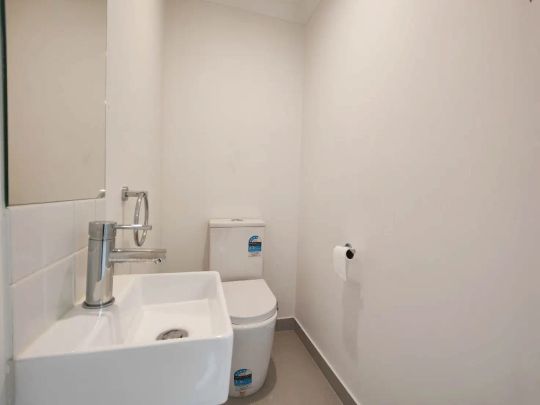 “High qulity finished townhosue for rent” - Photo 1