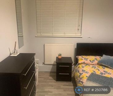 1 bedroom in a flat share to rent - Photo 5