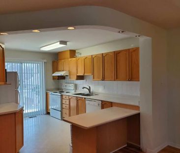 For Lease - 31 Thornbury Crescent, South of Baseline to Knoxdale, O... - Photo 6