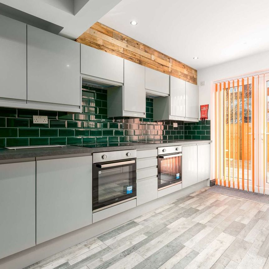 OX Living is proud to present this high-quality 9-bedroom co-living property, perfect for working professionals looking for stylish, stress-free living. Room 2 - Photo 1