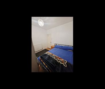 Room in a Shared House, Roman Road, IG1 - Photo 3