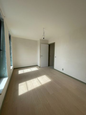 Ruim duplexappartement met twee slaapkamers en terras - Photo 4