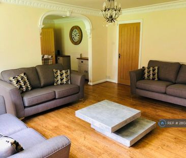 3 bedroom flat to rent - Photo 5