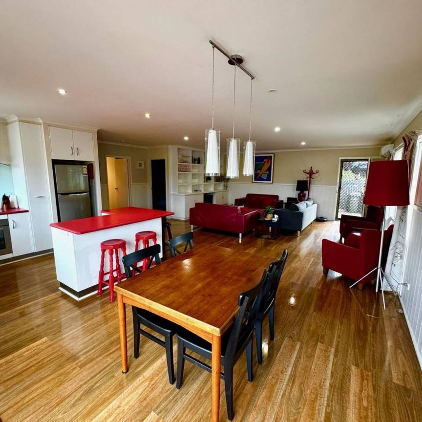 Light & Bright, Low-Maintenance Living in the Heart of Apollo Bay - Photo 1