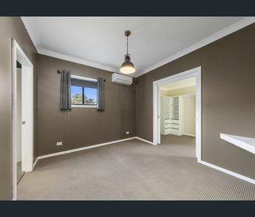 Private residence with large barn shed - Photo 3