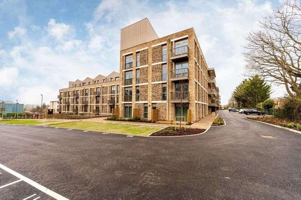 The Oakgate, Leatherhead, KT22 - Photo 1