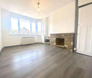 Lyndhurst Gardens, Enfield, EN1 - Photo 1