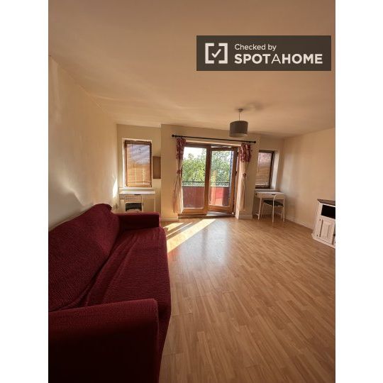 Bed for rent in 2-bedroom apartment in Dublin - Photo 1