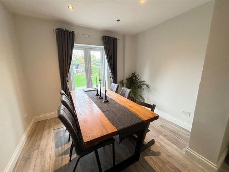 4 bedroom semi-detached house to rent - Photo 3