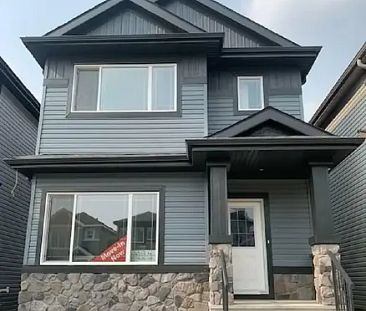 New Cozy Single Family Resident | Edmonton - Photo 1