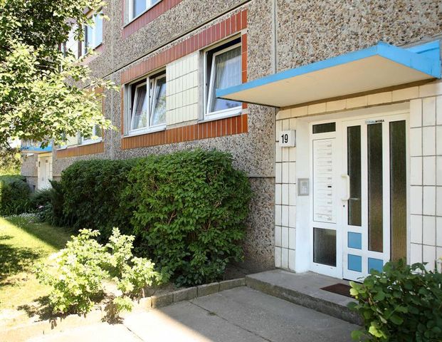 ... in der 1. Etage und in Wohngebietsrandlage ... - Foto 1