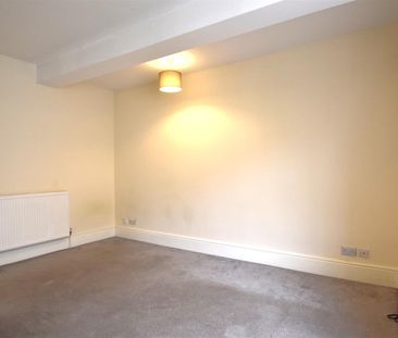 2 Bed Flat - Conversion - Photo 5