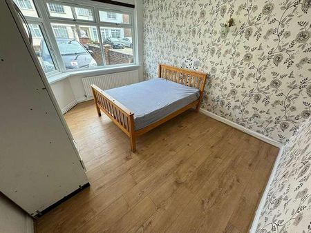 Clifford Road, Hounslow, TW4 - Photo 2