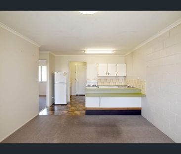 Neat 2-Bedroom Brick Unit in Gladstone - Photo 1