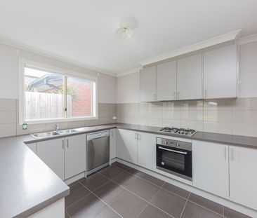 Modern & Stylish Four bedroom property in "Edenbrook", Pakenham - Photo 2