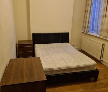 3 Bed Flat, Green Lanes, N4 - Photo 1