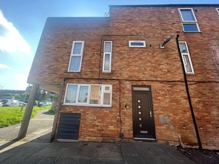 LAINDON, BASILDON - Photo 4