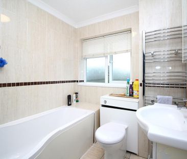 2 bedroom end of terrace house to rent - Photo 4