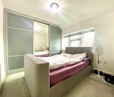 5 bedroom semi-detached house to rent - Photo 4