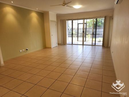 3 bed, 2 bath Unit - Photo 2