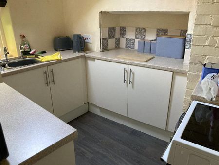 2 bedroom terraced house to rent - Photo 2