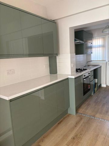 3 bedroom terraced house to rent - Photo 4