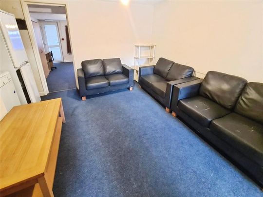 4 bedroom terraced house to rent - Photo 1