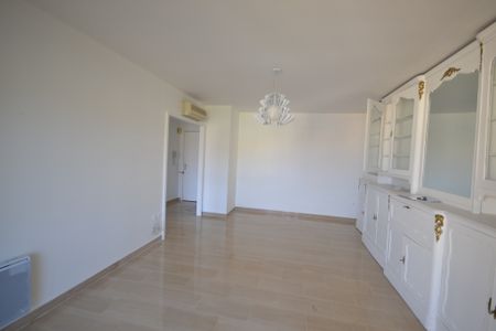 Location Appartement 2 pièces 47m² NICE 06000 - Photo 3