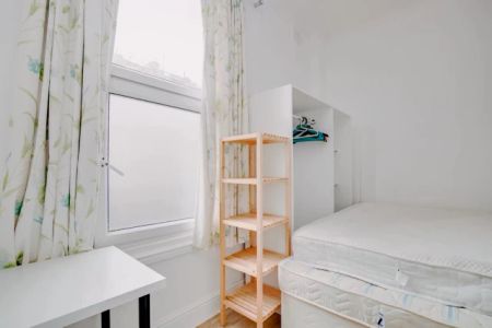 2 Bed / 1 Bath - Photo 2