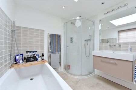 Beautifully presented cottage in lovely village - Photo 2