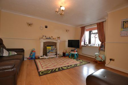 3 bedroom semi-detached house to rent - Photo 2