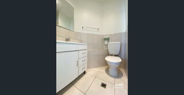 Stylish 1-Bedroom Apartment with Bright, Modern Living - Photo 1