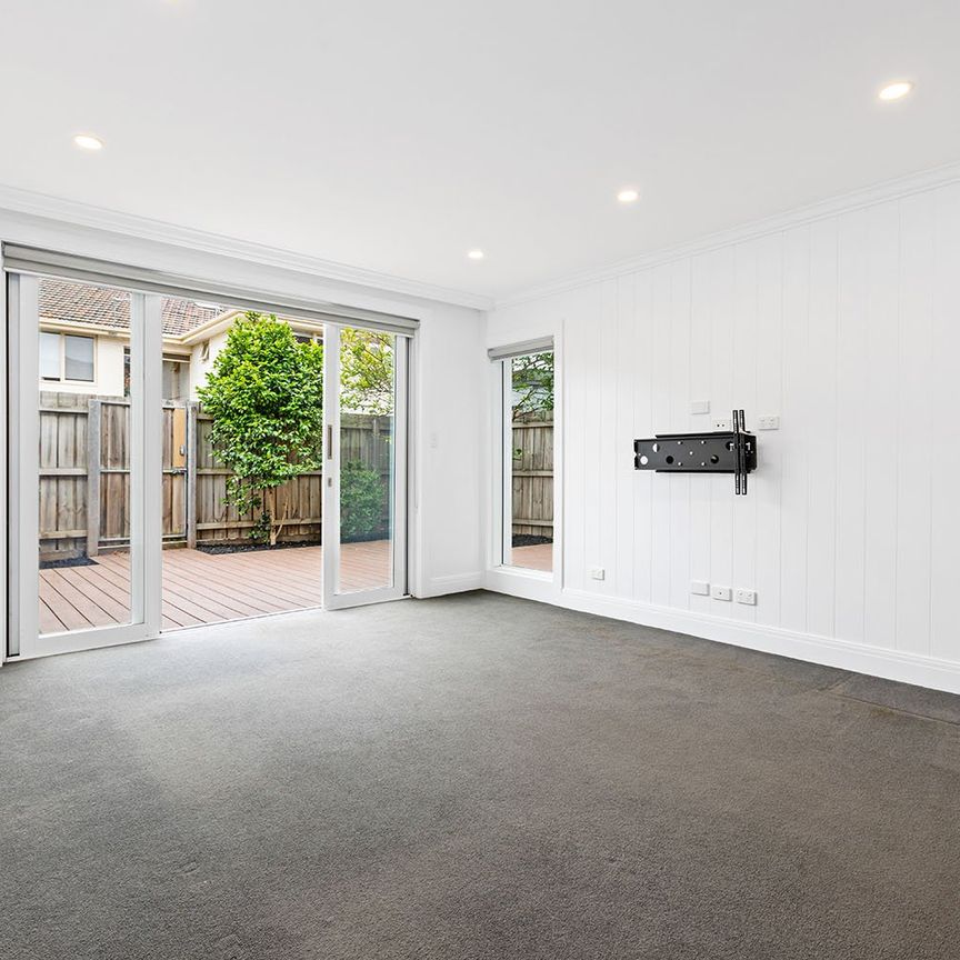 Newly Renovated Ground Floor Apartment with Exceptional Outdoor Space - Photo 1