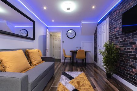 2 Bed Flat, Gables Lodge -, RG1 - Photo 3