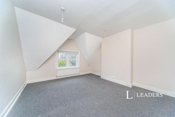 3 bedroom flat to rent - Photo 1