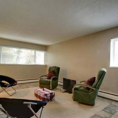 2 Bed unit across from Bowen Park close to amenities. - Photo 1