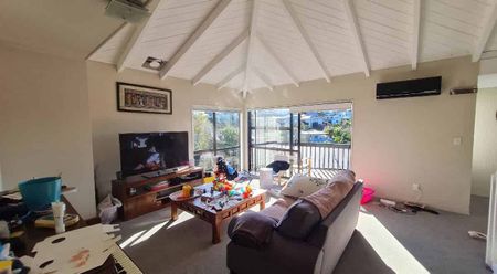 3 bedrooms available in a 4 bedroom home - Photo 3