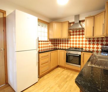 3 bedroom flat to rent - Photo 5