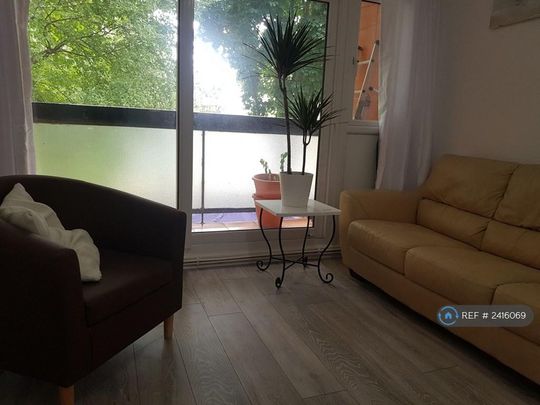 3 bedroom flat to rent - Photo 1