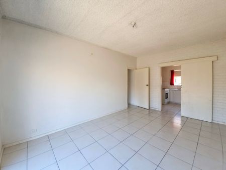 DOWNSTAIRS UNIT, AMAZING LOCATION! - Photo 3